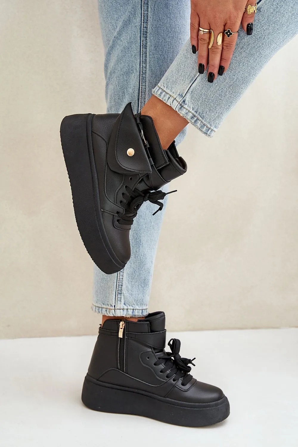 Modern style sneakers with detachable pouch