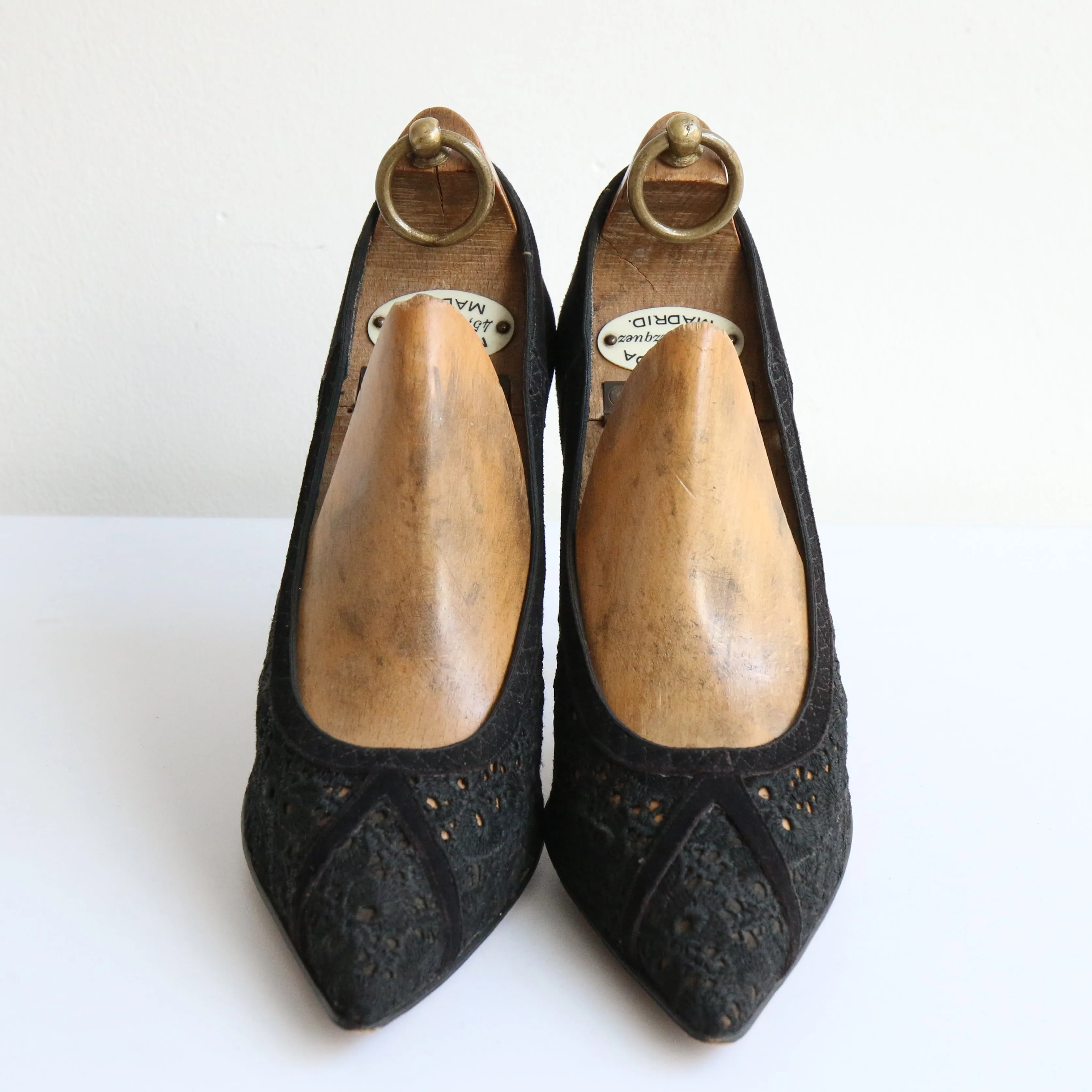 "Broderie Anglaise" Vintage 1950's Black Stiletto Shoes UK 4 US 6 EU 37