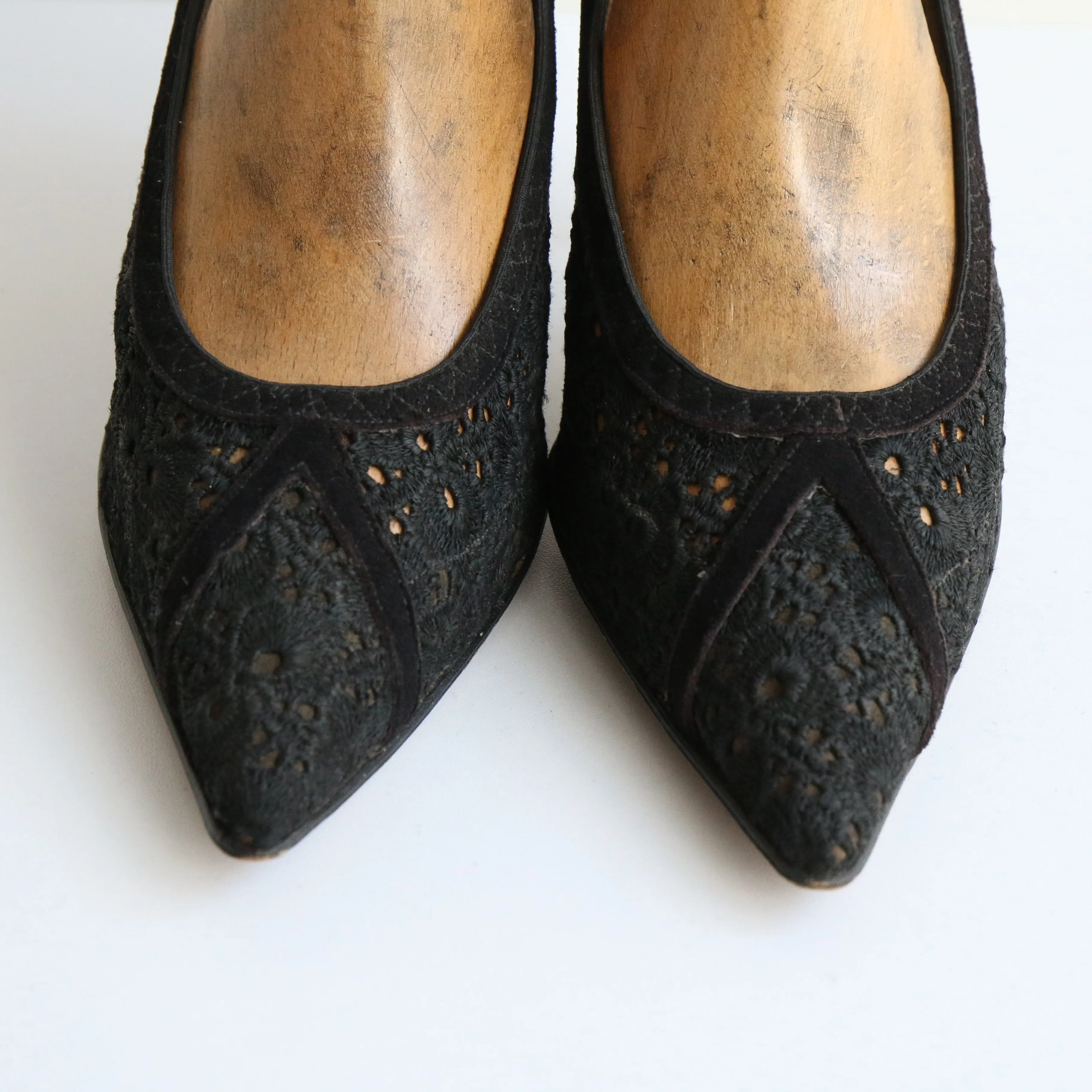 "Broderie Anglaise" Vintage 1950's Black Stiletto Shoes UK 4 US 6 EU 37